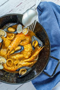 İspanya mutfağı. Katalan balık güveç. Zarzuela de pescado.