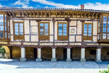 Palencia, İspanya - 20 Temmuz 2023. İspanya, Palencia, Aguilar de Campoo Plaza de Espaa