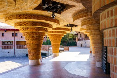 Torreciudad 'ın mabedi, Torreciudad' ın Melekleri Leydisi Secastilla, Ribagorza del Alto Aragn, Huesca, İspanya 'ya adanmıştır. El Grado barajı tarafından engellenmiş sularda...