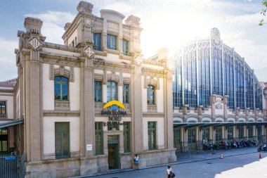 Barselona, İspanya-13 Temmuz 2023. Barcelona Nord, Katalonya 'da yolcu ve ulusal ve uluslararası bağlantılar açısından en önemli üç otobüs terminalinden biridir..