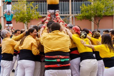 Barselona, İspanya-11 Eylül 2022. Castellar, Valensiyalı Muixeranga 'nın genişlemesinin bir sonucu olarak Tarragona ve Peneds' te 200 yıldan uzun süredir inşa edilen insan kuleleridir.