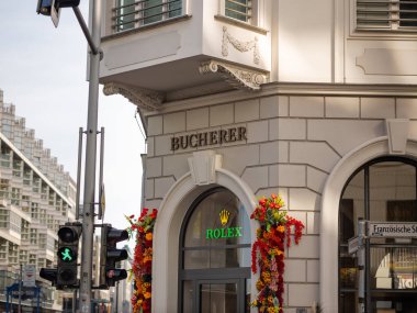 BERLİN, ALMANY - 23. Eylül 2024: Bucherer perakende mağazası (butik) lüks saatler ve zarif mücevherler için. Şehrin dışında Rolex 'ten ürünler sunan bir dükkan..