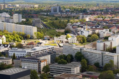 LEIPZIG, ALMANY - 27. Nisan 2024: Yukarıdan Bayerischer Bahnhof (Bavyera İstasyonu) binası. Tarihi eser, Almanya 'nın en eski korunmuş tren istasyonu ve dolayısıyla tarihi bir cazibe merkezi..