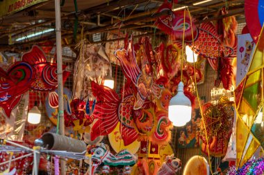 Renkli parlayan fener oyuncakları