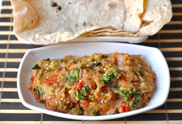 Baingan bharta Indiase schotel — Stockfoto