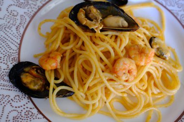 İtalyan spaguetti makarnası ve besin lifleri.