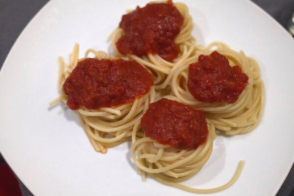 Итальянская спагетти-паста с питательными углеводами