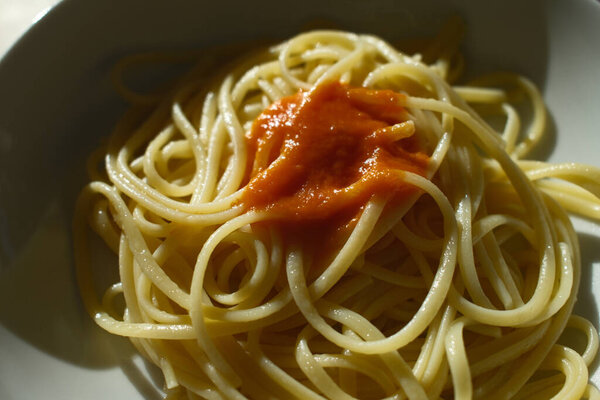 Итальянская спагетти-паста с питательными углеводами