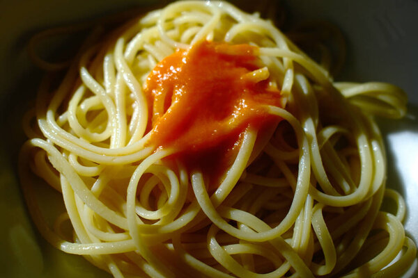 Итальянская спагетти-паста с питательными углеводами