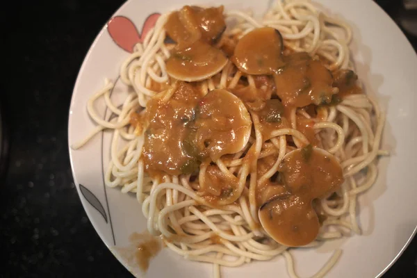 İtalyan spaguetti makarnası ve besin lifleri.