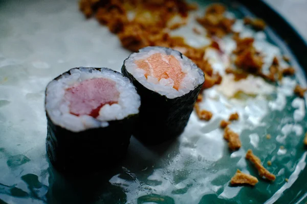 Japon gurme Asya yemekleri gibi suşi.