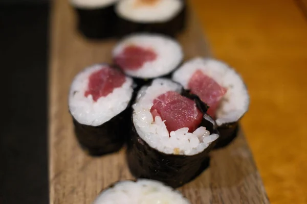 Japon gurme Asya yemekleri gibi suşi.