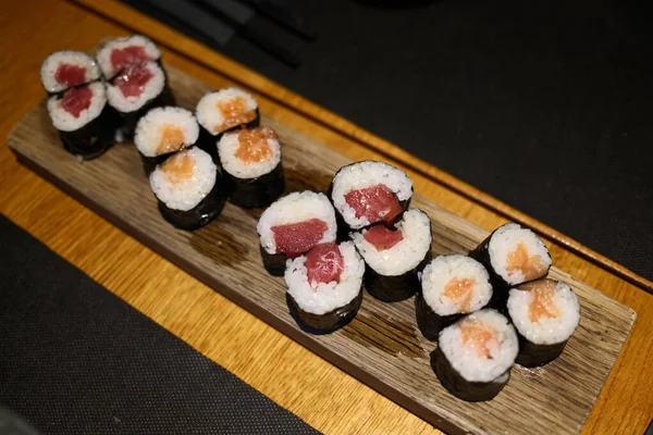 Japon gurme Asya yemekleri gibi suşi.