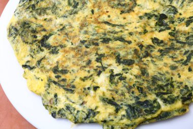 Tipik öğle yemeği olarak İspanyol omleti.