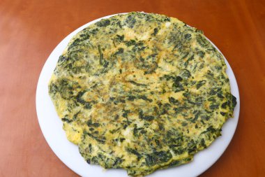 Tipik öğle yemeği olarak İspanyol omleti.