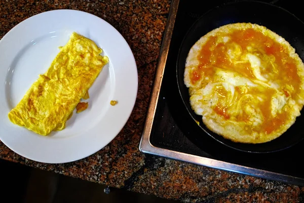 Tipik öğle yemeği olarak İspanyol omleti.