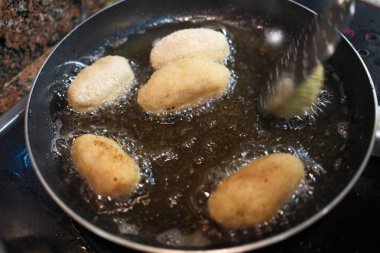 tipik İspanyol ekmeği gibi kroketler.