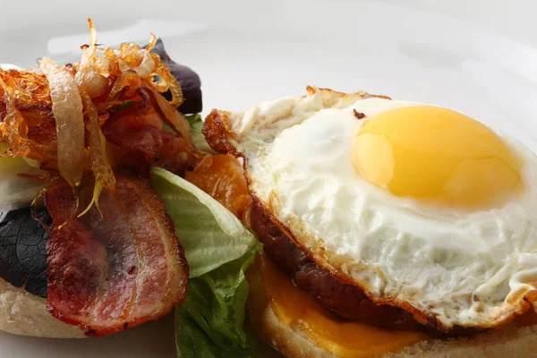 Amerikan yemeği olarak kıymalı et burger. 