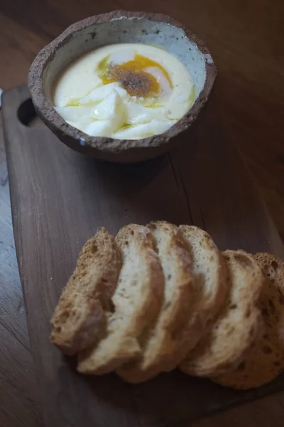 Kahvaltı için pişmiş yumurta.