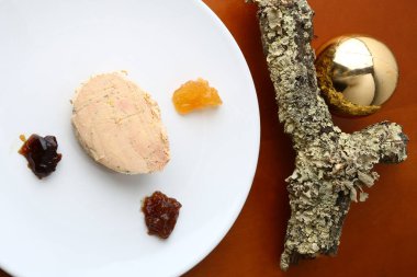 Noel, geleneksel aile kutlaması için dekorasyona itiraz ediyor