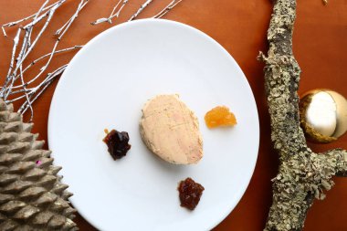 Noel, geleneksel aile kutlaması için dekorasyona itiraz ediyor