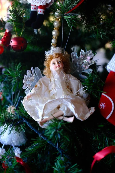 Noel, geleneksel aile kutlaması için dekorasyona itiraz ediyor