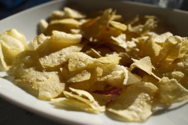 Yemekten önce aperatif olarak.