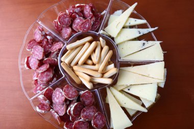 Yemekten önce aperatif olarak aperatif.