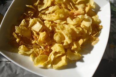 Yemekten önce aperatif olarak aperatif.