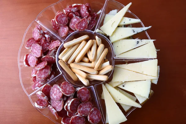 Yemekten önce aperatif olarak.