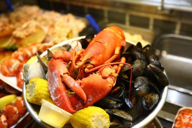 Kırmızı taze ıstakoz deniz yemeği gibi.