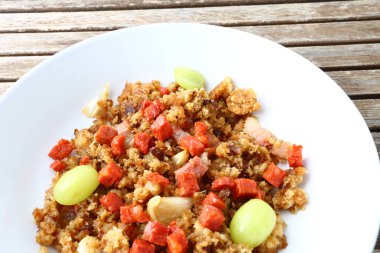 Tipik ve geleneksel İspanyol yemek tarifi gibi migas ekmeği.