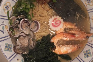 Geleneksel Japon Ramen Buharlı Sıcak Kase