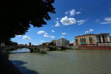 Kiliseler, kuleler ve nehirle birlikte Verona 'nın seyahat fotoğrafları