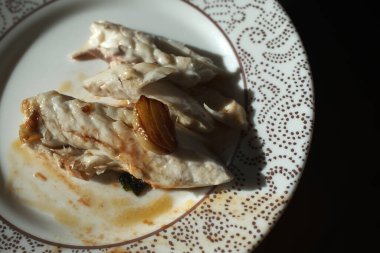 Kenar Garnitürlü Fırında Balık Tabağı