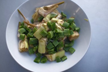 Buharda pişirilmiş sebzeler patates, havuç, yeşil fasulye ve brokoli.