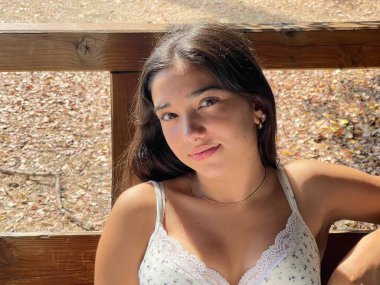 genç bir kızın doğal portresi