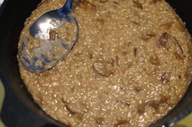 Tabakta Kremalı İtalyan Risotto Servisi