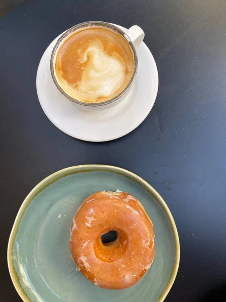 Tabaktaki çeşitli jöleli çörekler