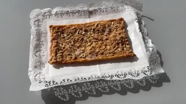 Geleneksel Katalan Coca de Llardons Pastası