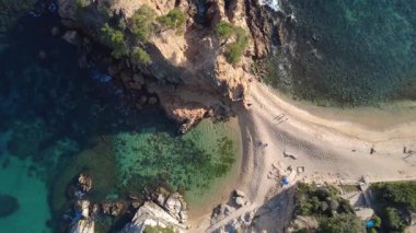 Sahne Costa Brava Manzarası Cala Sant Jordi şapkalı roig