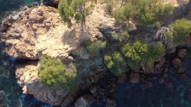 Sahne Costa Brava Manzarası Cala Sant Jordi şapkalı roig