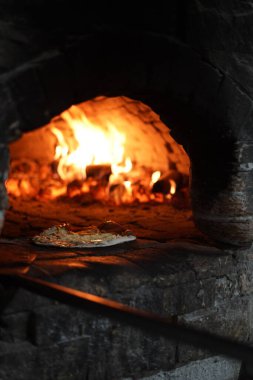 Tahtadan yapılmış Pizza Fırını - Hamur Fırını - Yemek Masası