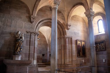 Almanya 'dan Majestic Kaiserburg Nrnberg, 11. yüzyıl kaleleri, kraliyet sarayı, bahçeler, Sinwellturm kulesi ve panoramik şehir manzaraları, seyahat ve tarih içeriği için mükemmel.