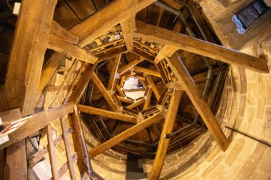 Almanya 'dan Majestic Kaiserburg Nrnberg, 11. yüzyıl kaleleri, kraliyet sarayı, bahçeler, Sinwellturm kulesi ve panoramik şehir manzaraları, seyahat ve tarih içeriği için mükemmel.