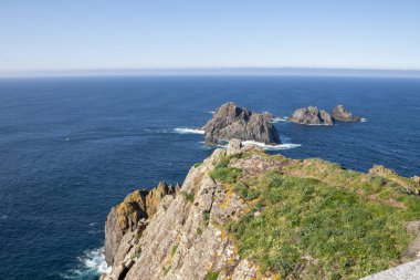 Galiçya, Cario 'daki Cabo Ortegal deniz feneri Atlantik Okyanusu ile Cantabrian Denizi' nin kesiştiği yer. Sersemletici uçurumlar ve antik kayalar bu vahşi sahili şekillendirir.