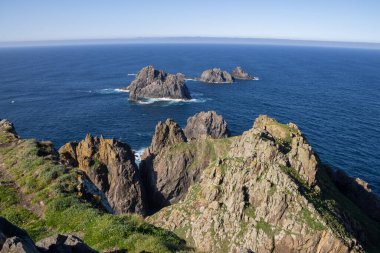 Galiçya, Cario 'daki Cabo Ortegal deniz feneri Atlantik Okyanusu ile Cantabrian Denizi' nin kesiştiği yer. Sersemletici uçurumlar ve antik kayalar bu vahşi sahili şekillendirir.