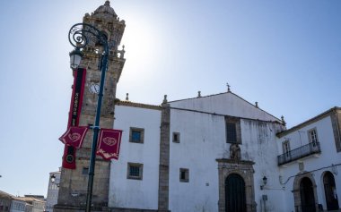 Betanzos, Galiçya, İspanya 'da tarihi bir yer olan Santo Domingo Kilisesi' nin dış görünüşü.