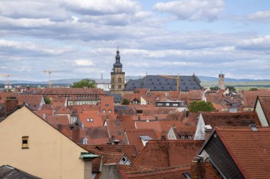 Bamberg, Bavyera, Almanya 'daki Yeni Konak' ta Gül Bahçesi, UNESCO 'nun eski kasabası ve katedrali üzerinde gül yatakları, heykeller ve panoramik manzaralı barok bahçesi, Avrupa' nın popüler seyahat simgesi.
