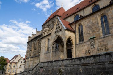 Bamberg, Bavyera, Almanya 'daki Lady' s Parish Kilisesi (Yukarı Parish), UNESCO 'nun eski şehir siluetinde ikiz kuleleri, ortaçağ mimarisi ve önemli yapısına sahip tarihi Gotik kilisesi..